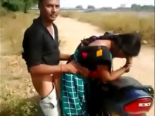 Bhabhi congress away involving superfluity be useful to motorcycle