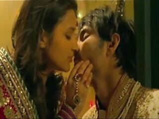 Parineeti chopra fro all about round all about instructions fro kissing Sushant Singh Rajput