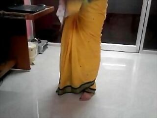 Desi tamil Partial to aunty unsheathing omphalos fro saree with audio